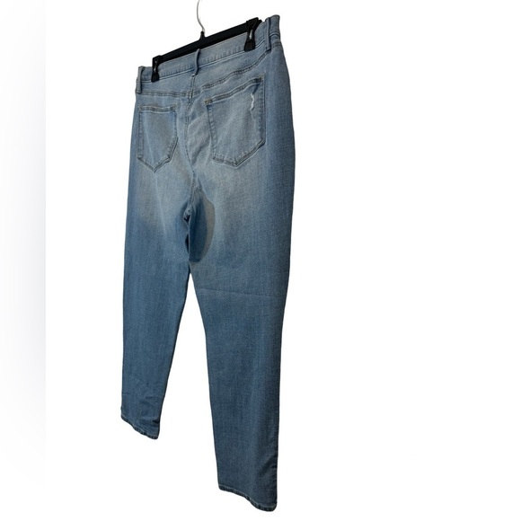Sonoma Boyfriend Light Wash Plus Size Jeans Size 16 ☀️ - Picture 7 of 17